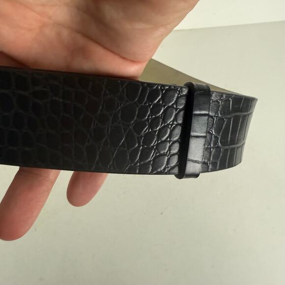 CHICO'S Black Leather Belt Hammered Silver Gold Tone Buckle Adjustable Sz M/L - Picture 2 of 4